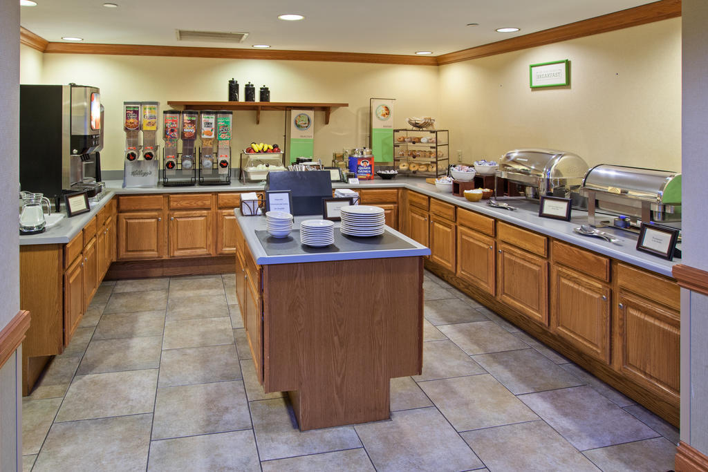 Country Inn & Suites By Radisson, Portage, In Ресторан фото